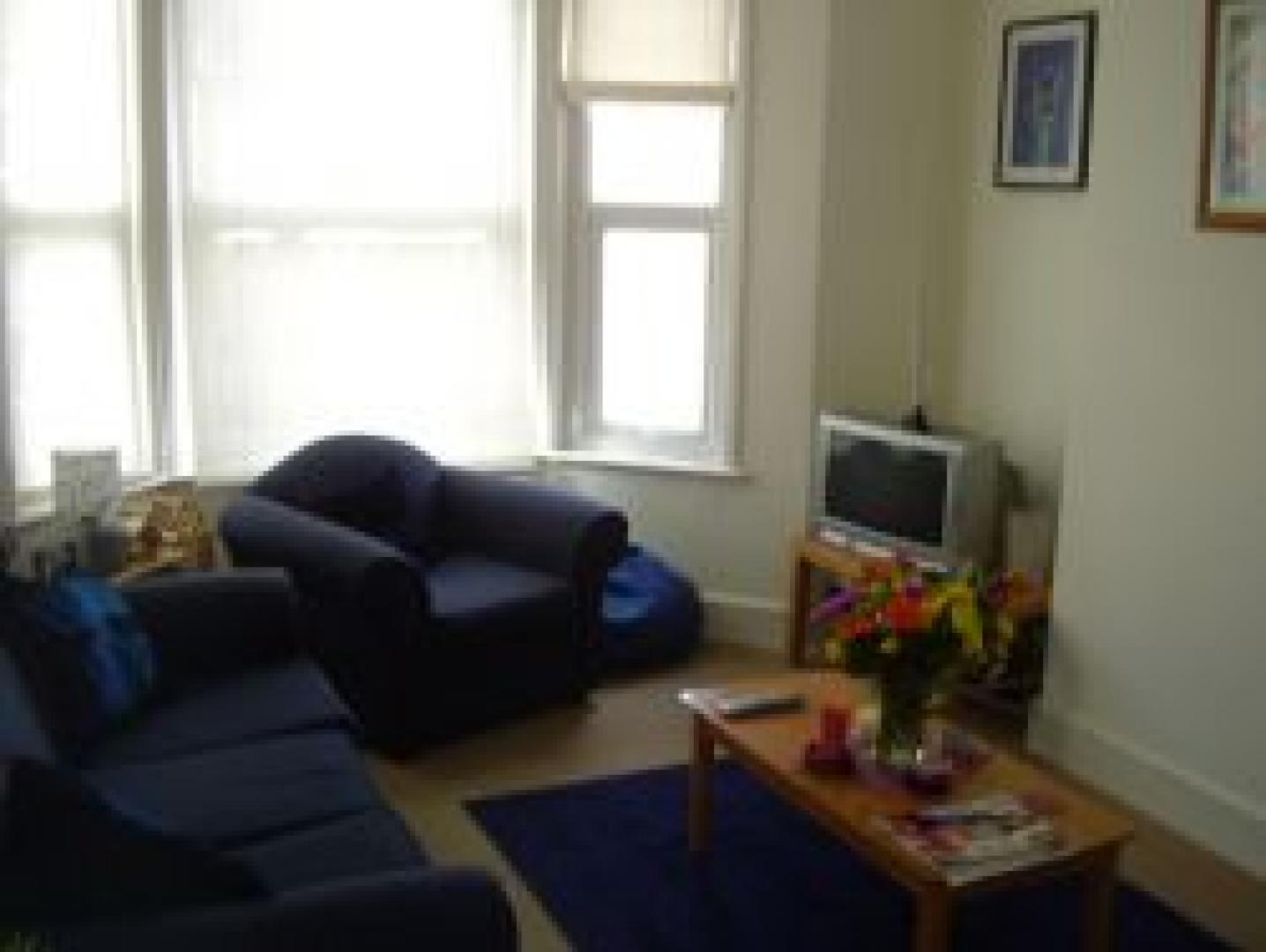 			NEW INSTRUCTION, 3 Bedroom, 1 bath, 1 reception Flat			 Ashburnham Road, KENSAL GREEN